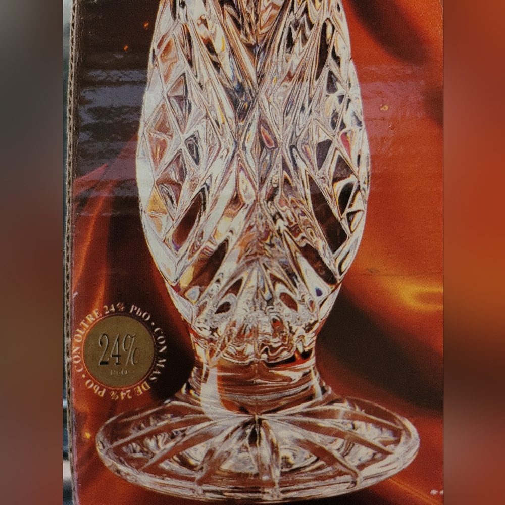 24% Lead Crystal Vase ... NEW